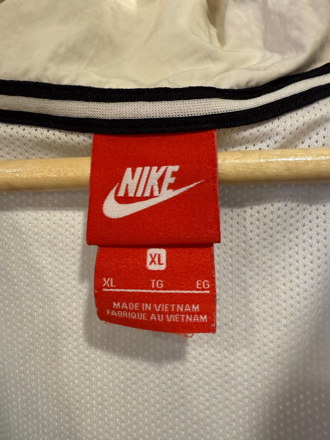 나이키 빅스우시 화이트 윈드브레이커 상품이미지2