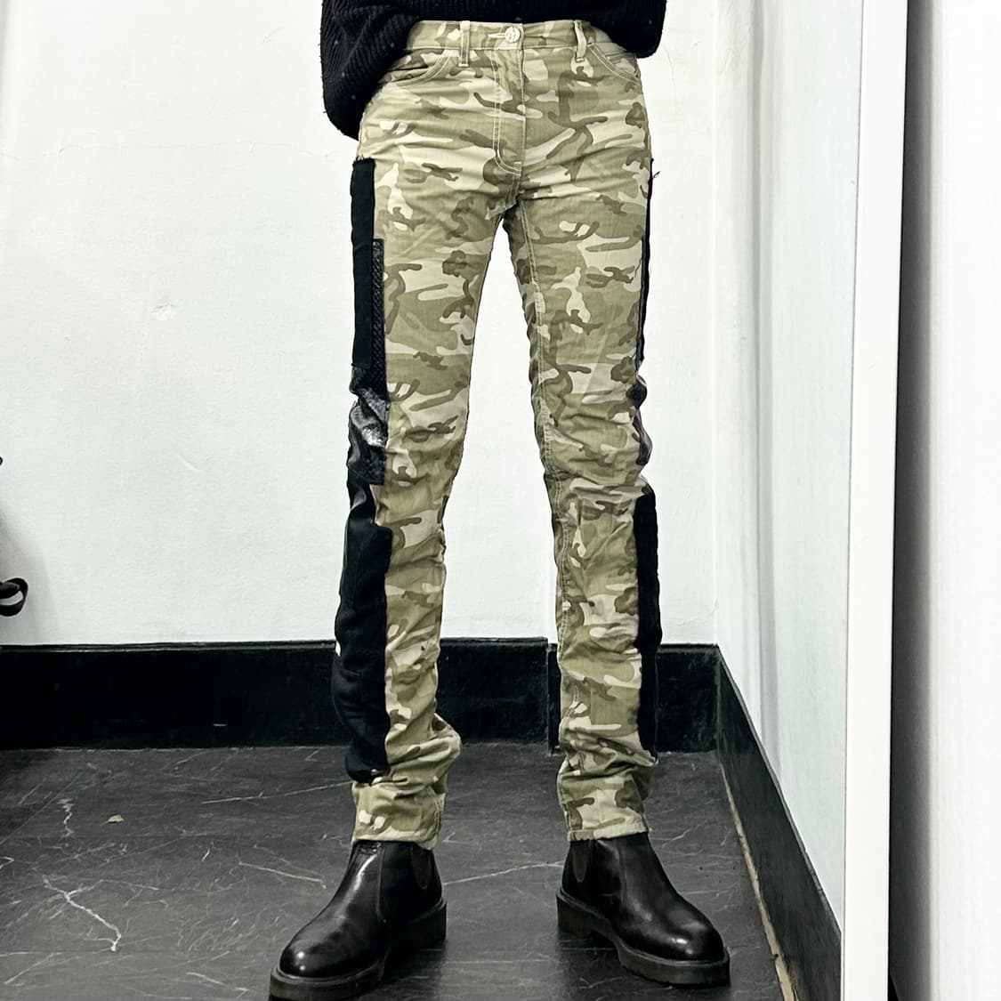 꼼데가르송 옴므 플러스 카모플라쥬 레더 패치 팬츠 상품이미지3