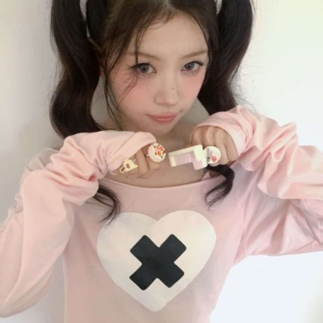 [F.E.E.S] cross heart cut off t-shirt  상품이미지1