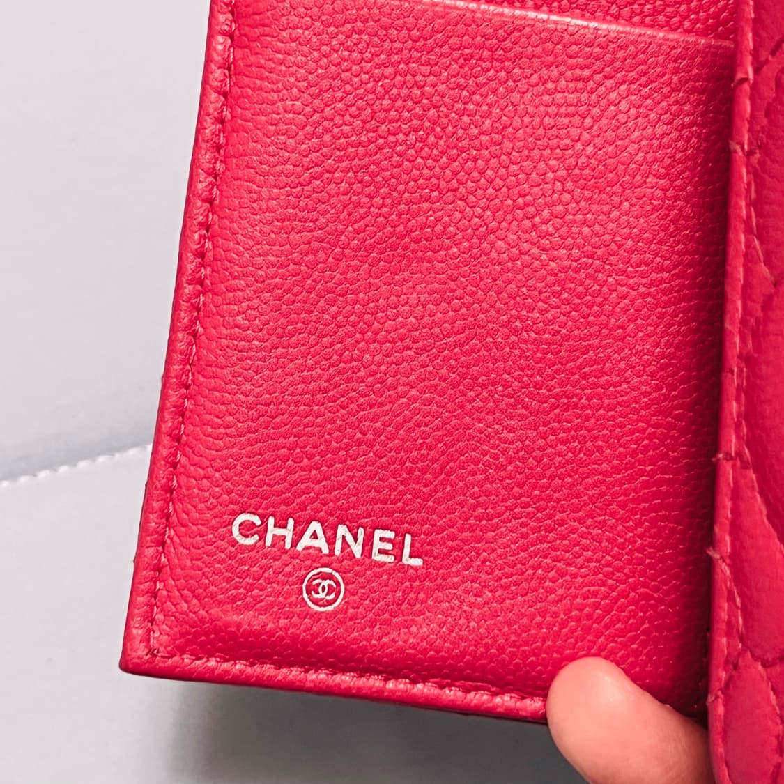 샤넬 까델리아 캐비어 레더 컴퍅트 중지갑 상품이미지4