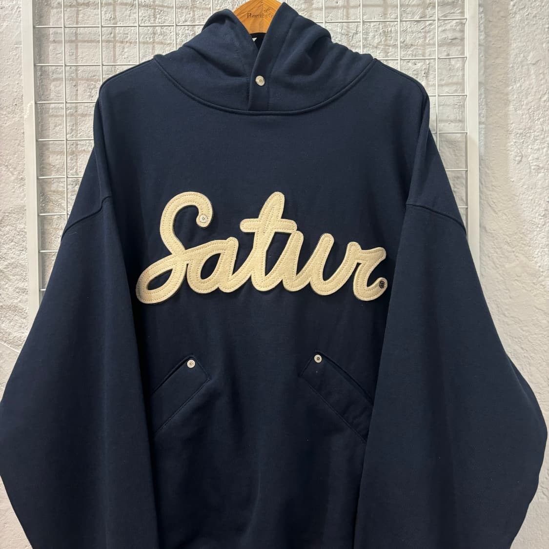 세터 아플리케 리벳 네이비 후드티 XL 상품이미지3