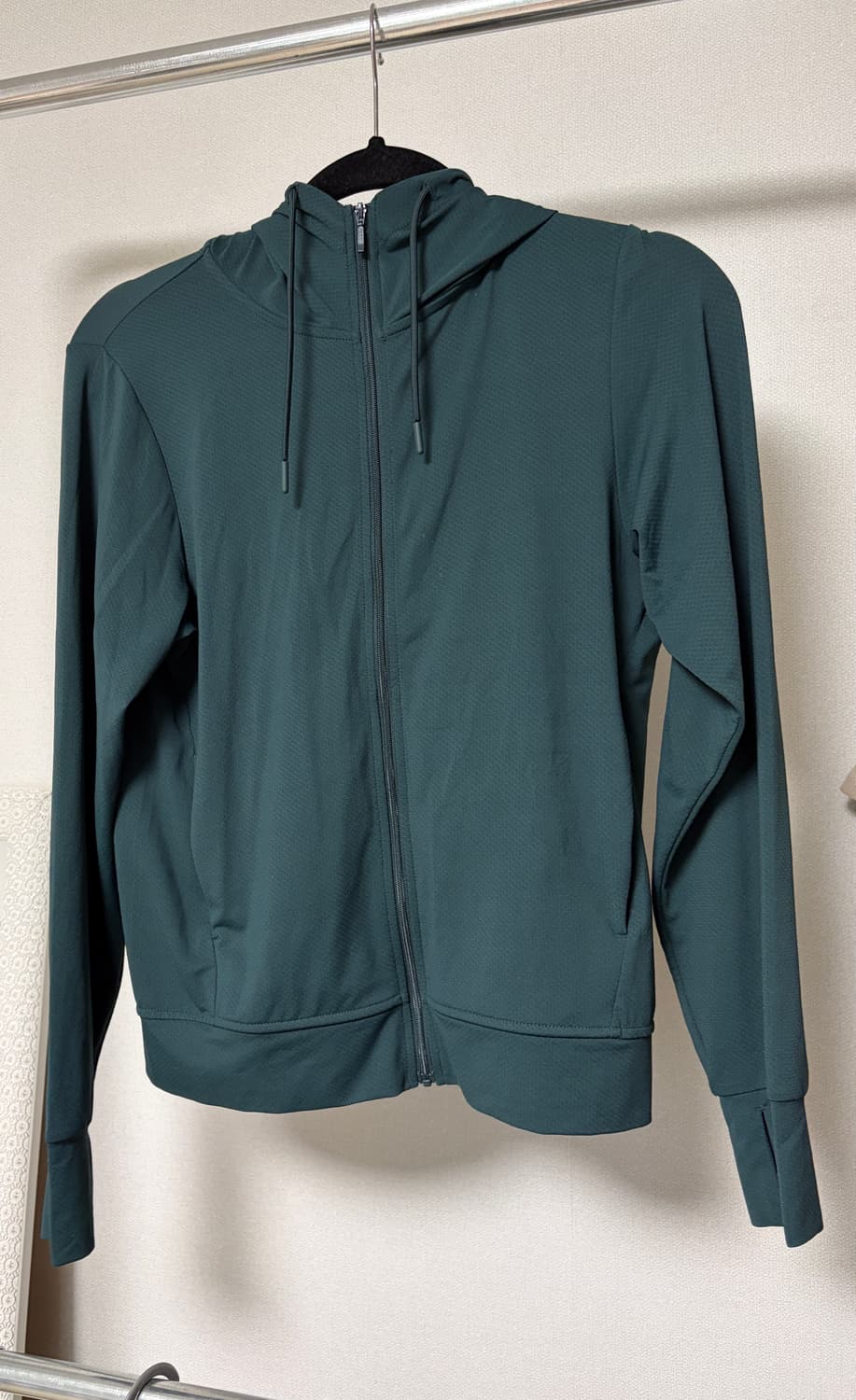 유니클로 바람막이 후드집업 다크그린 상품이미지1