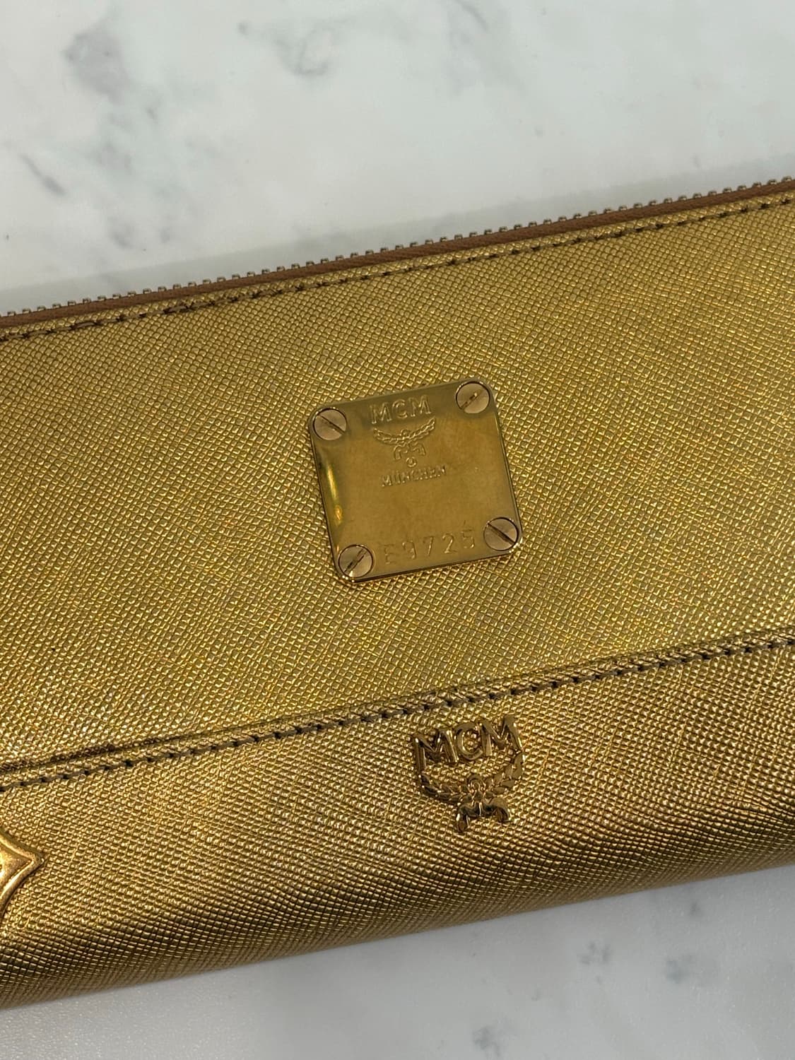 mcm gold wallet 상품이미지2