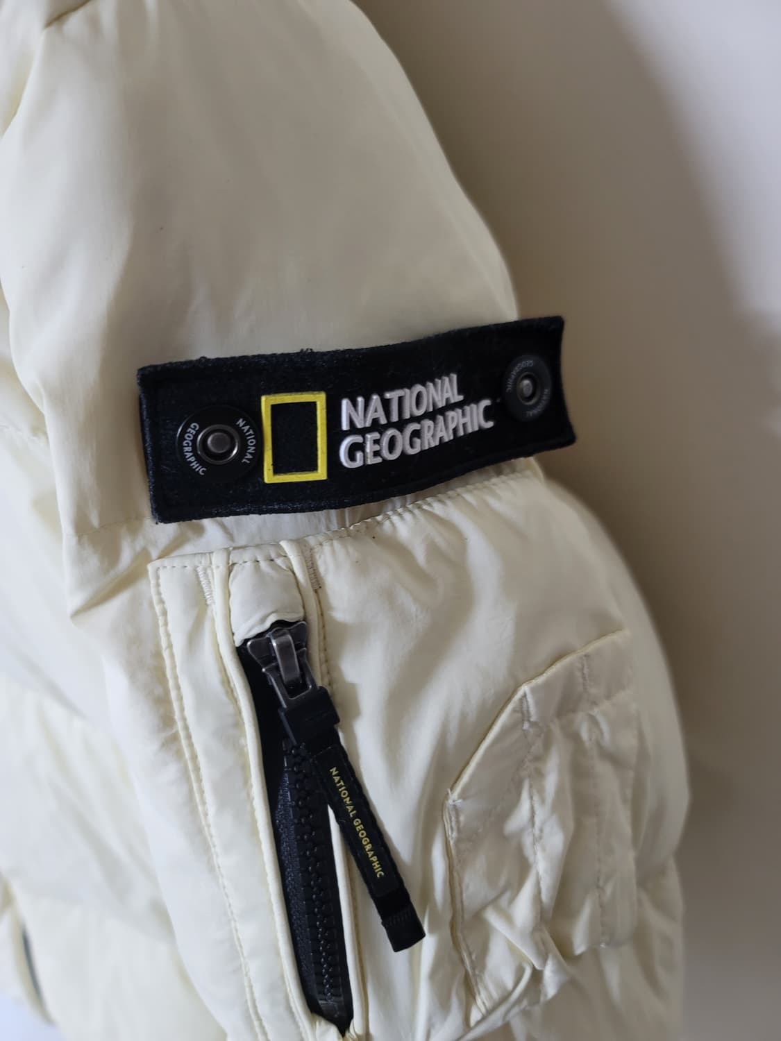 내셔널지오그래픽 구스다운패딩 아이보리 95사이즈 상태굿 상품이미지3