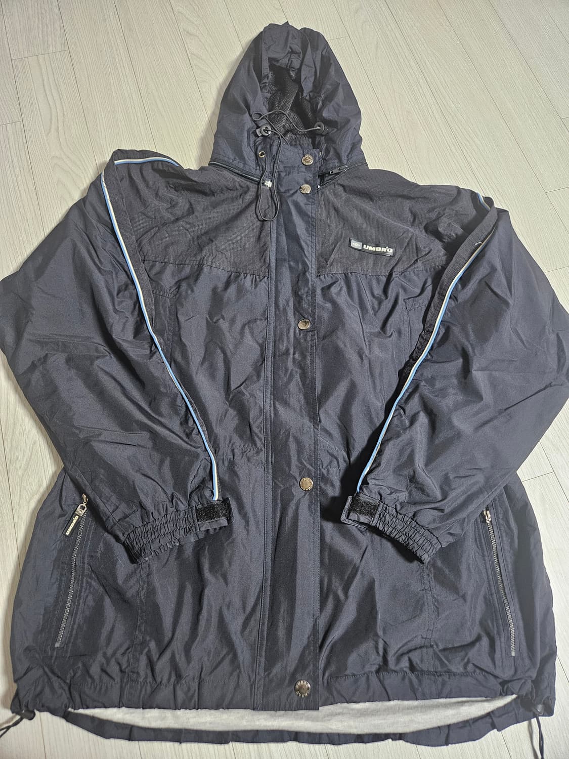 엄브로 블랙 후드 바람막이 자켓 상품이미지1