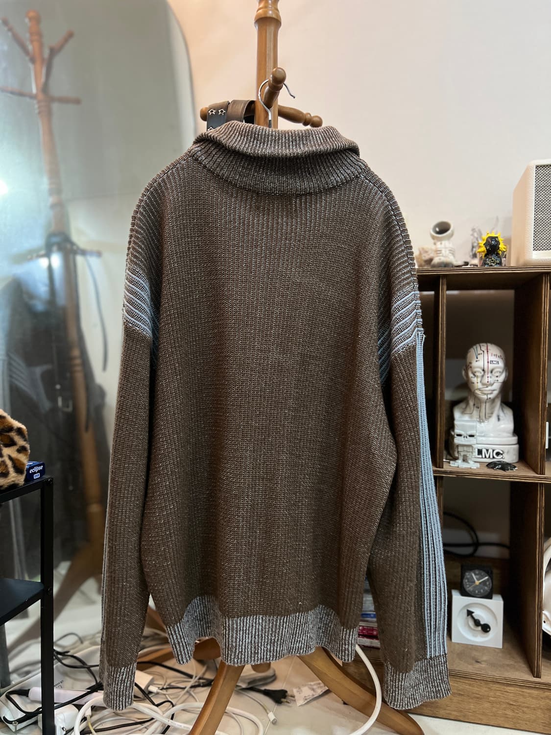 크리틱 하이넥 니트집업 브라운 상품이미지5