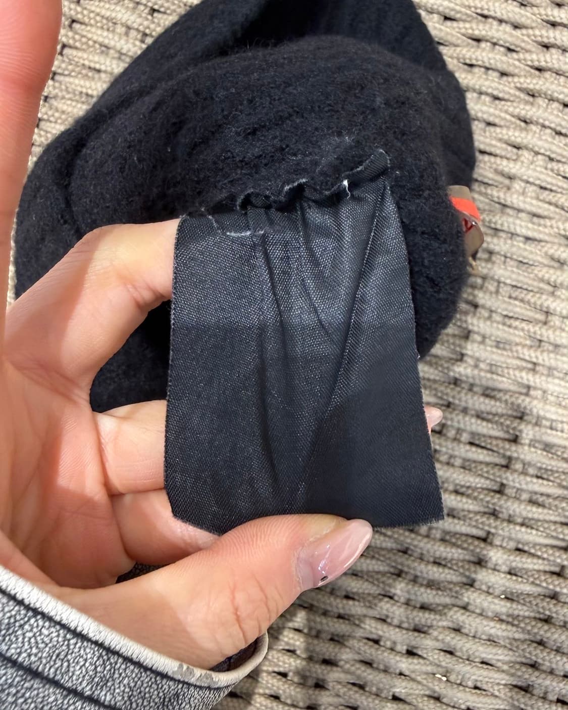 프라다 블랙 레드탭 울 비니  상품이미지7