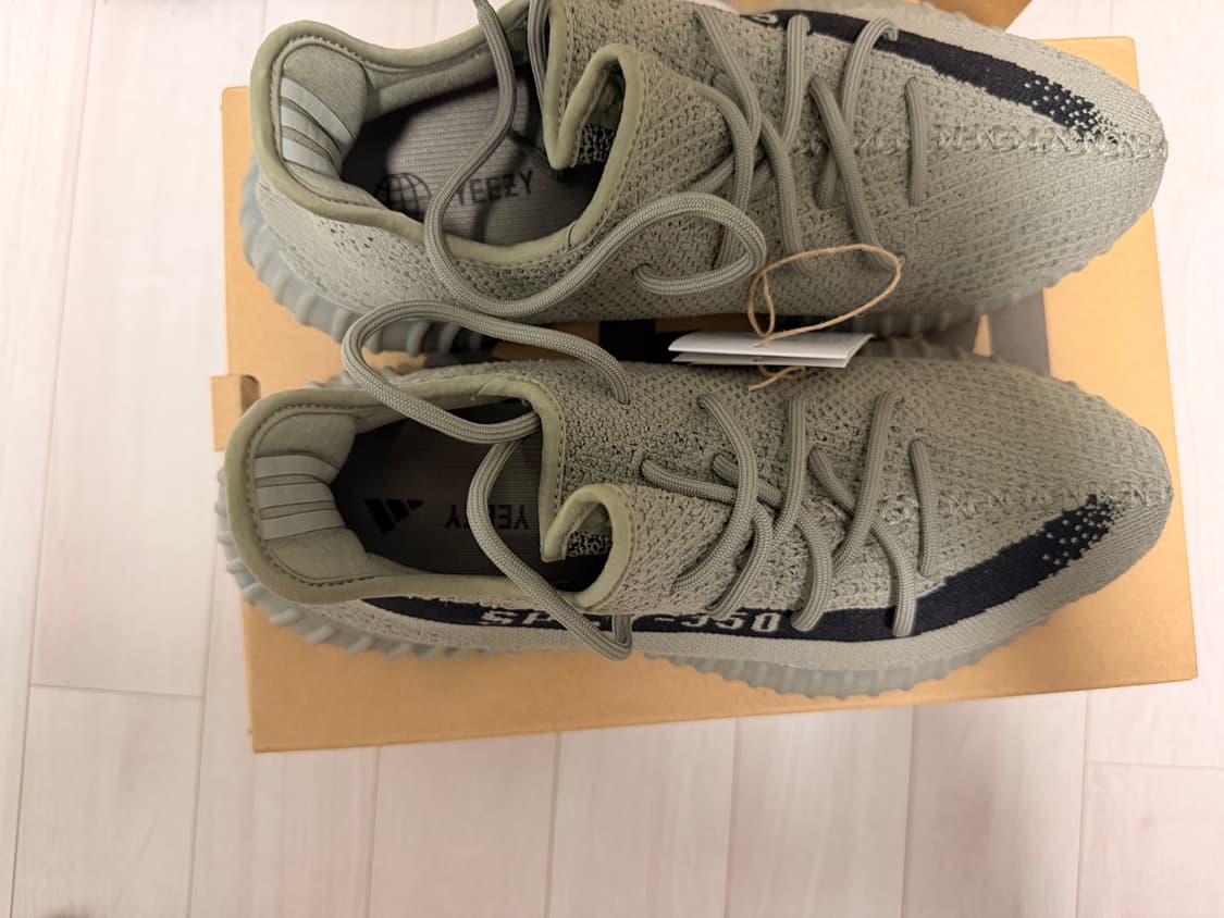 아디다스 이지 부스트 350 V2 그래닛 코어 블랙 상품이미지2