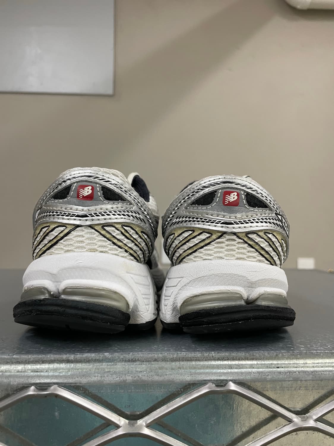뉴발란스 860v2 화이트 블랙 245 상품이미지3