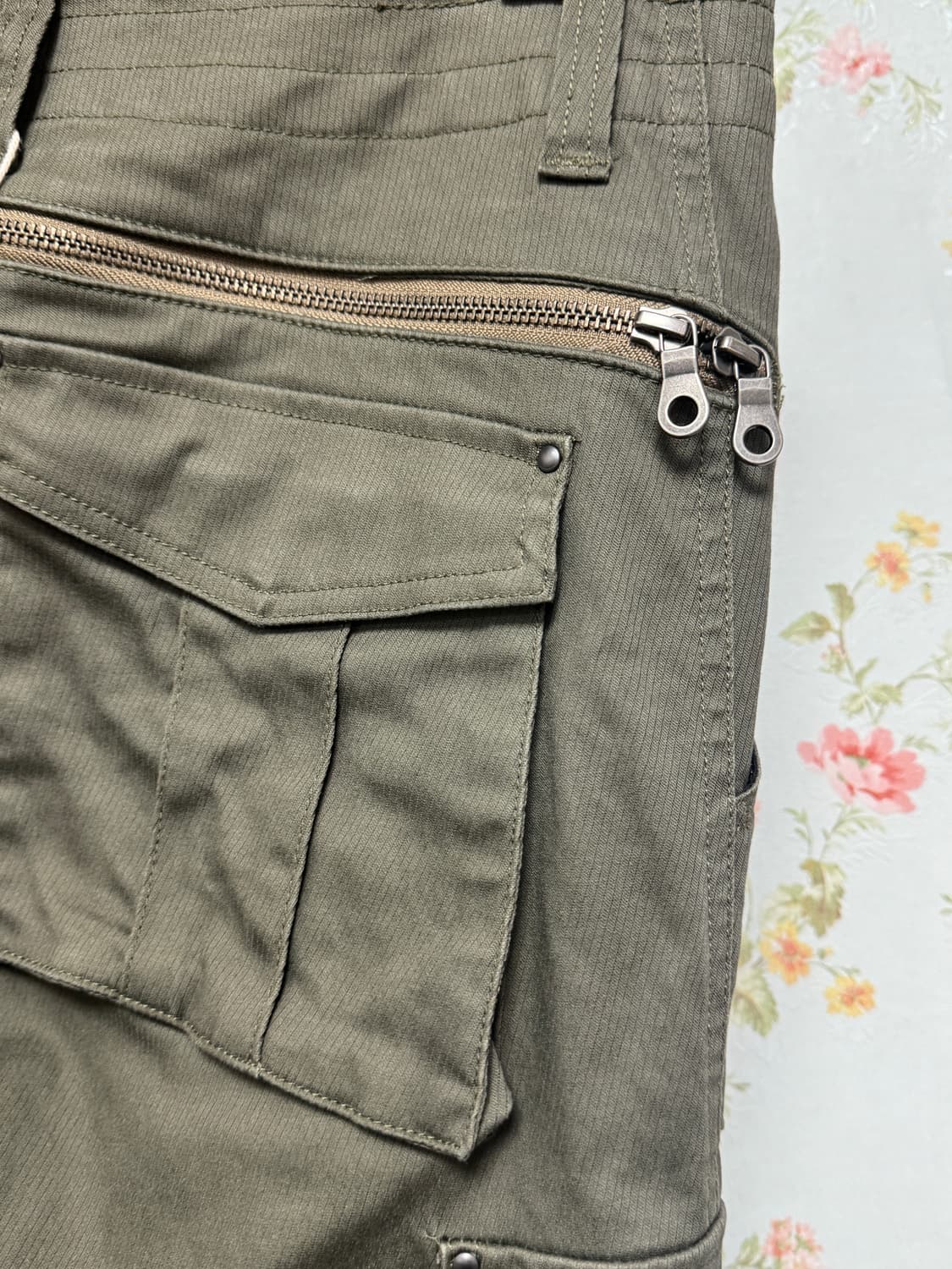 카키 절개 포켓 카고팬츠 상품이미지4