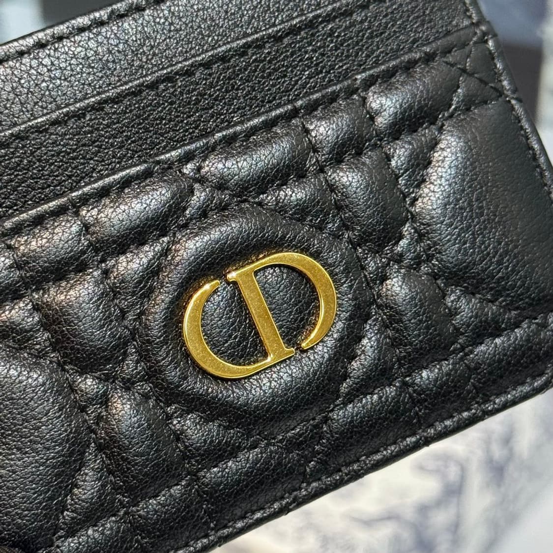 디올 카로 5 슬롯 카드 홀더 서플 까나쥬 카프스킨 블랙 상품이미지6