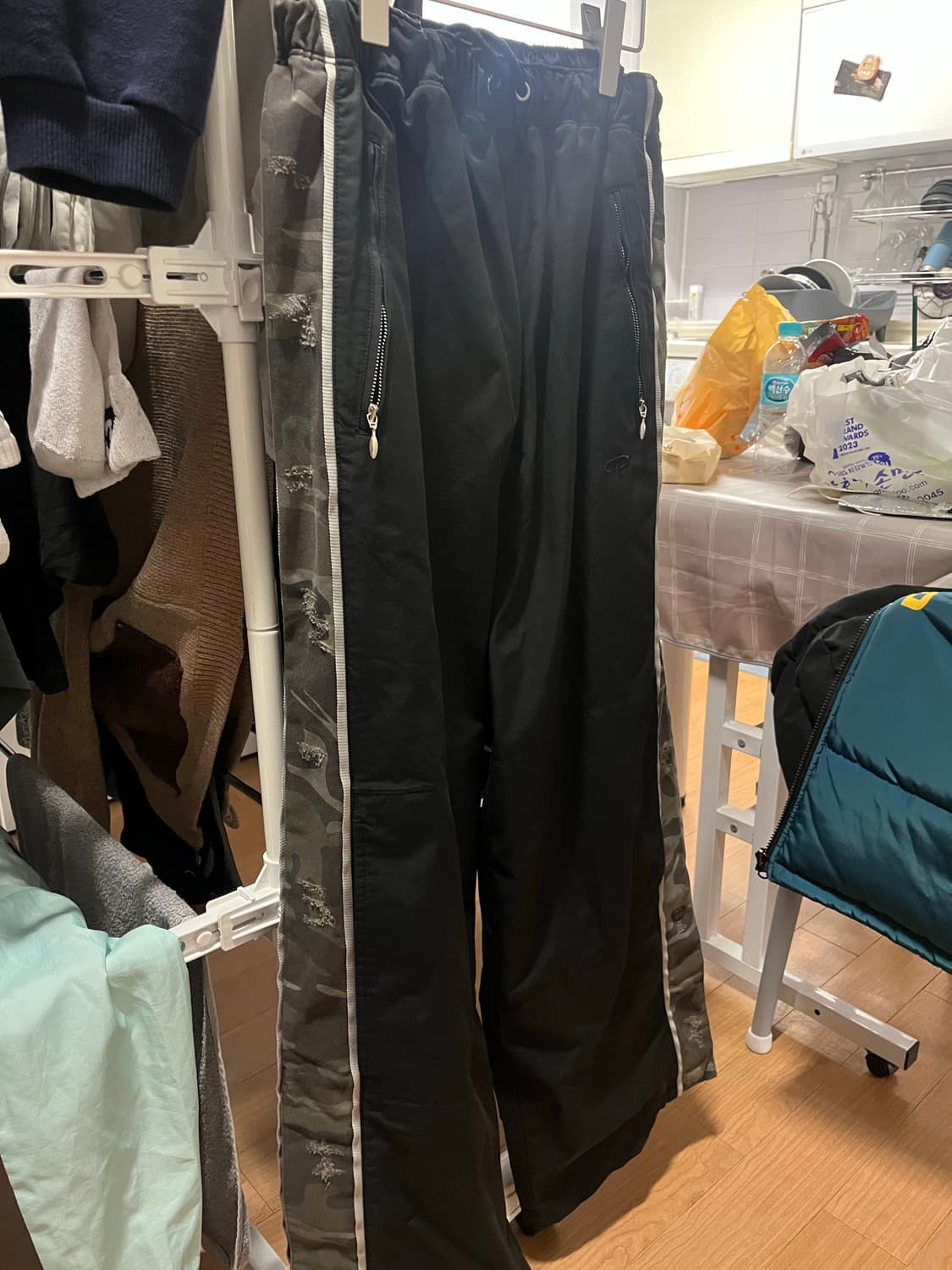 폴리테루 사이드 카모 트랙팬츠 2사이즈 팝니다 상품이미지3