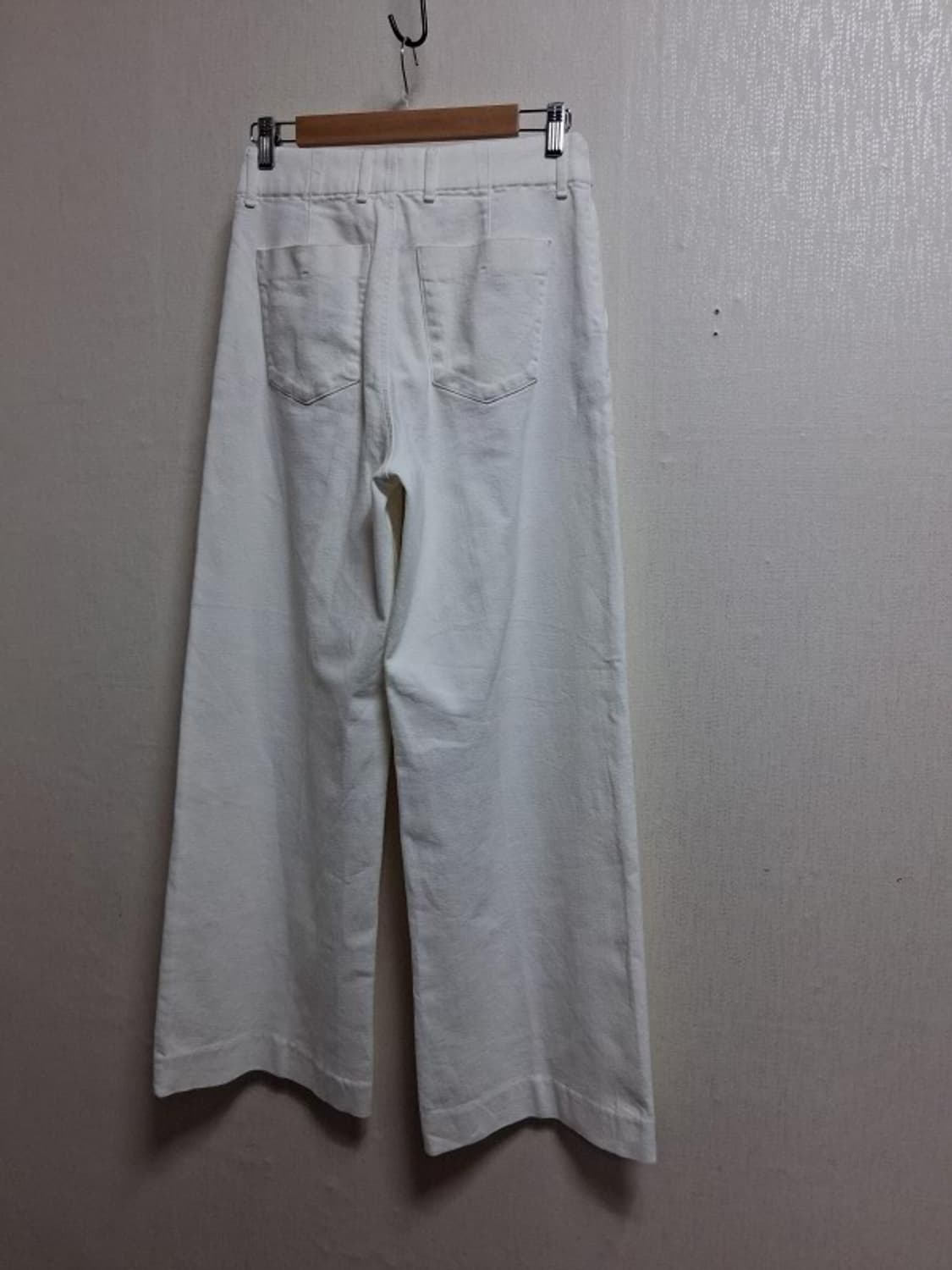 유니클로 아이보리 데님와이드팬츠 27에서28 새거컨디션
일본판 중고수입  상품이미지2
