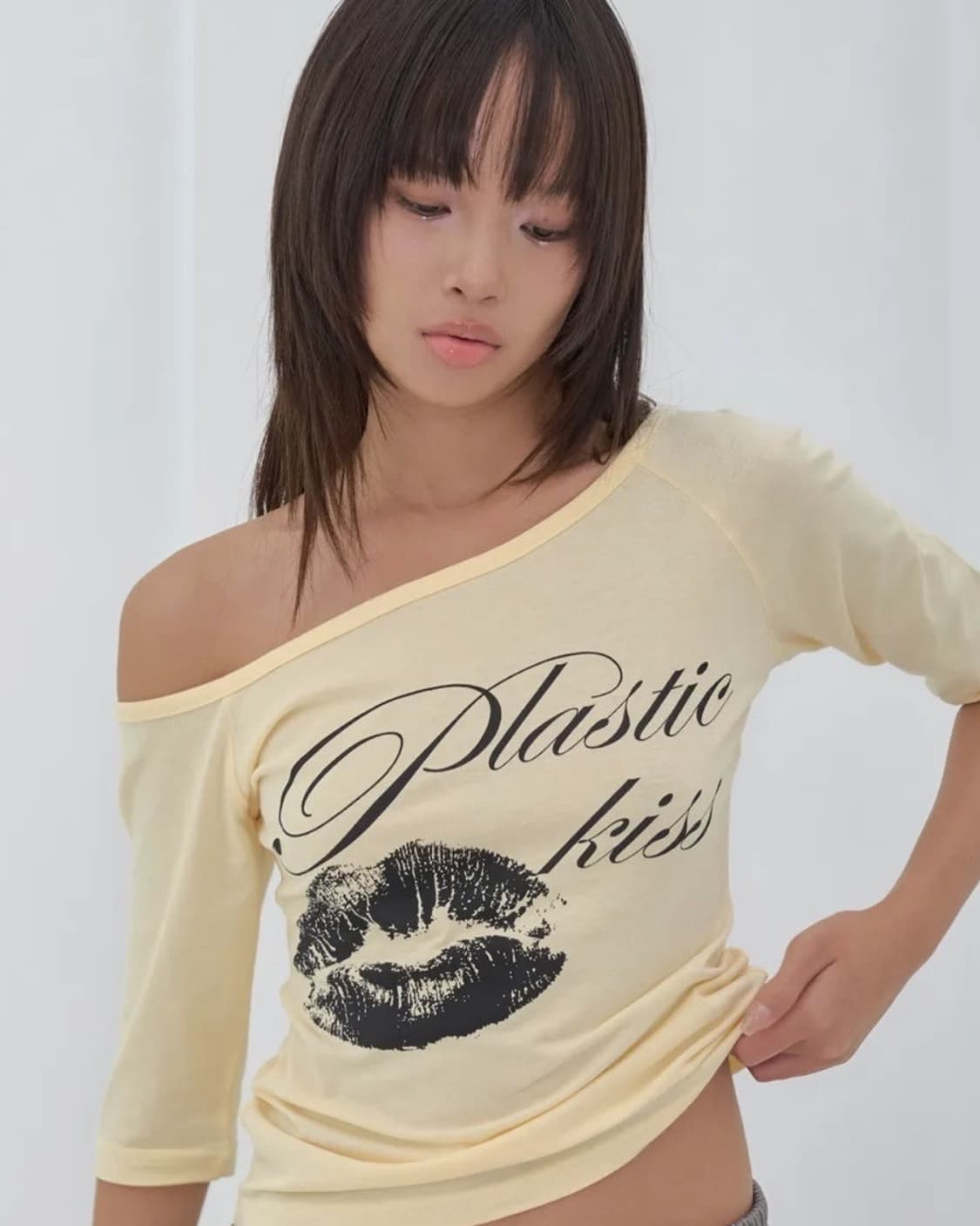 팬시클럽 플라스틱 키스 원숄더 탑 (YELLOW)  상품이미지2
