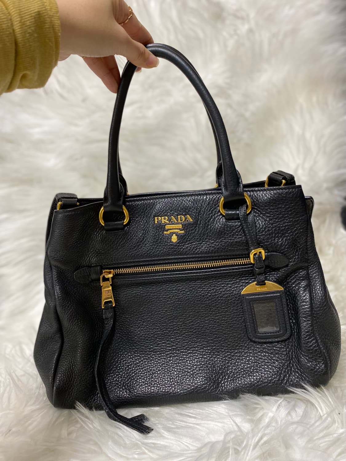 프라다  비텔로 다이노 레더 토트 숄더백 블랙 금장 상품이미지1