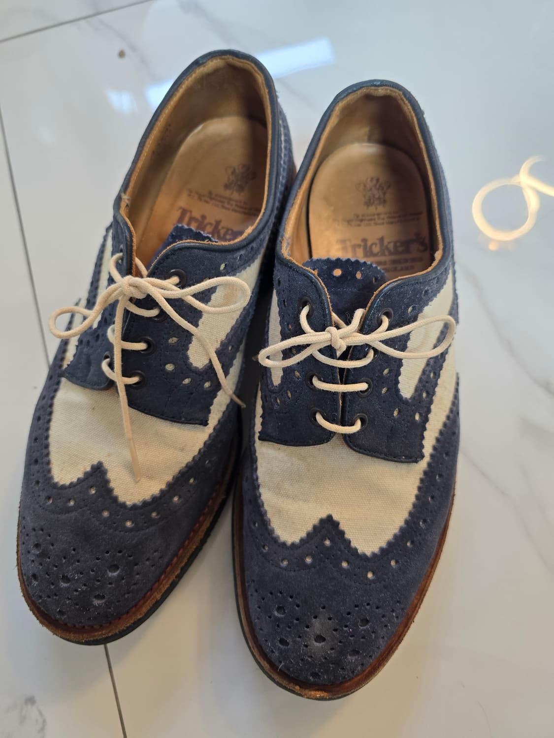 Tricker's 윙팁 브로그 슈즈 네이비/아이보리 상품이미지1