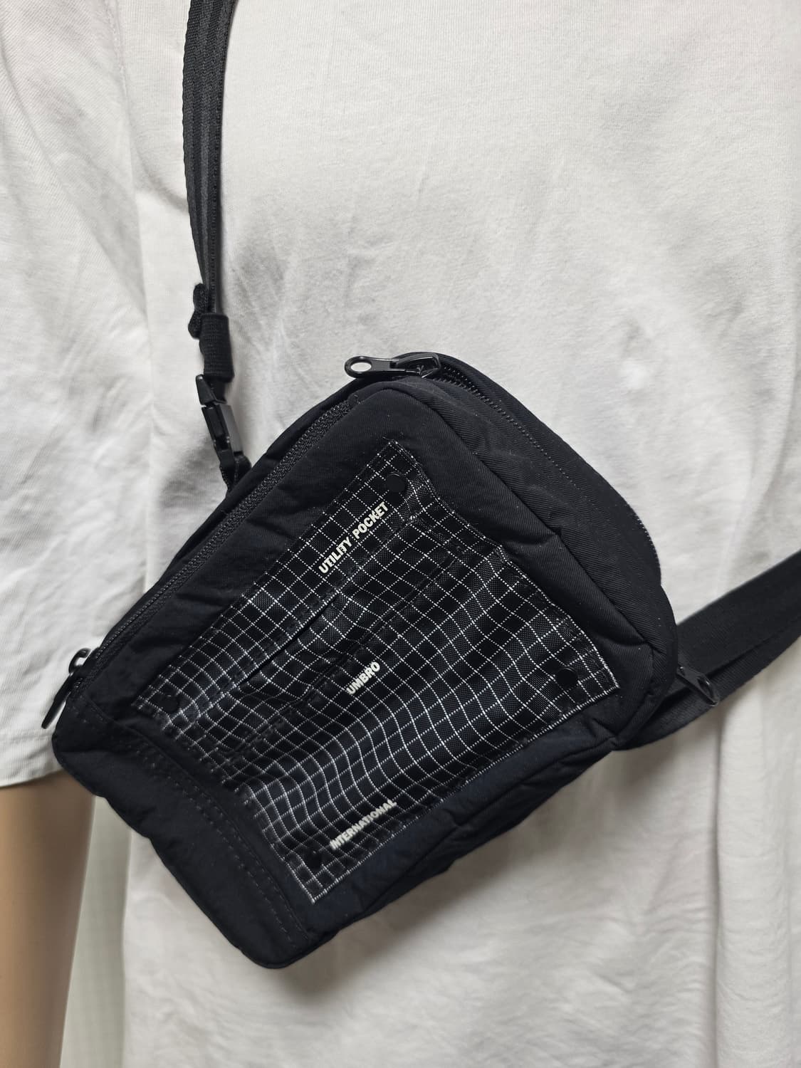 엄브로 크로스백 미니파우치 상품이미지3