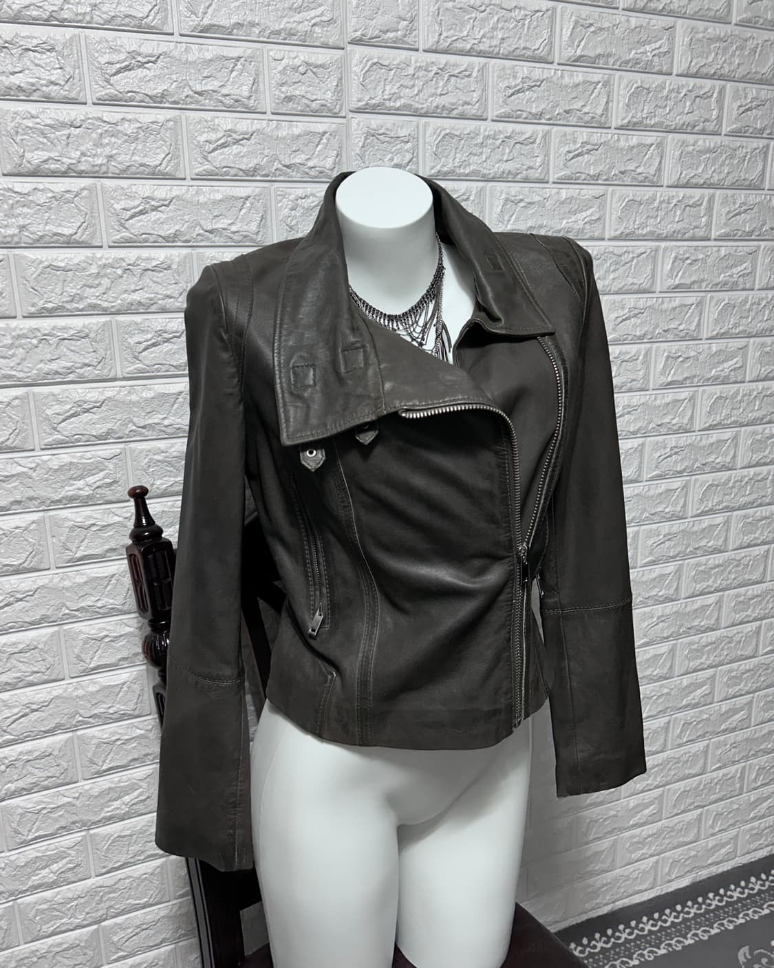 램스킨 비대칭 하이넥 버클 자켓 상품이미지1