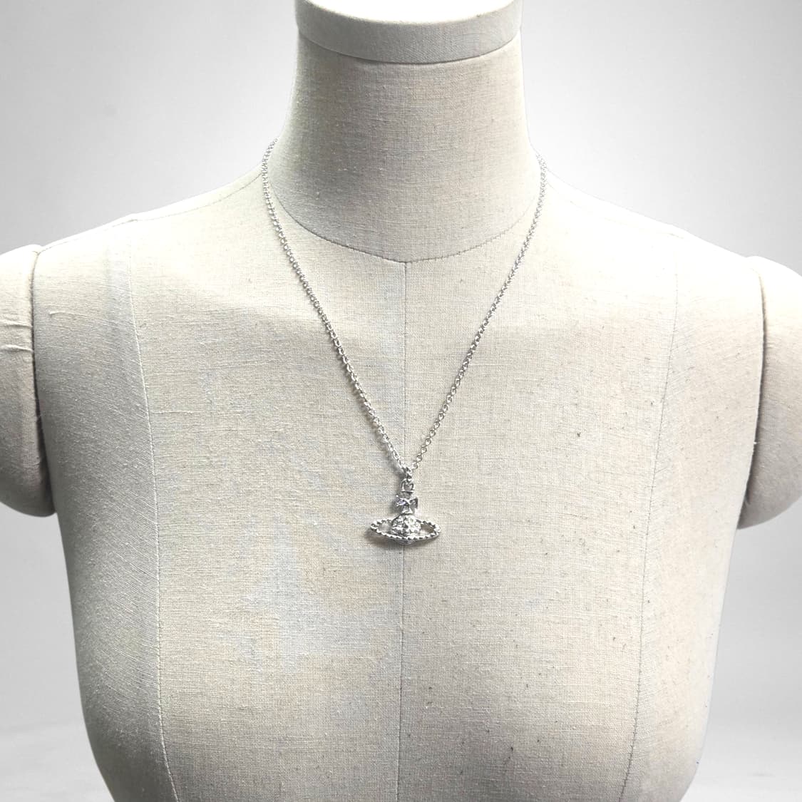 비비안 웨스트우드 마이페어 바스 릴리프 목걸이 상품이미지4