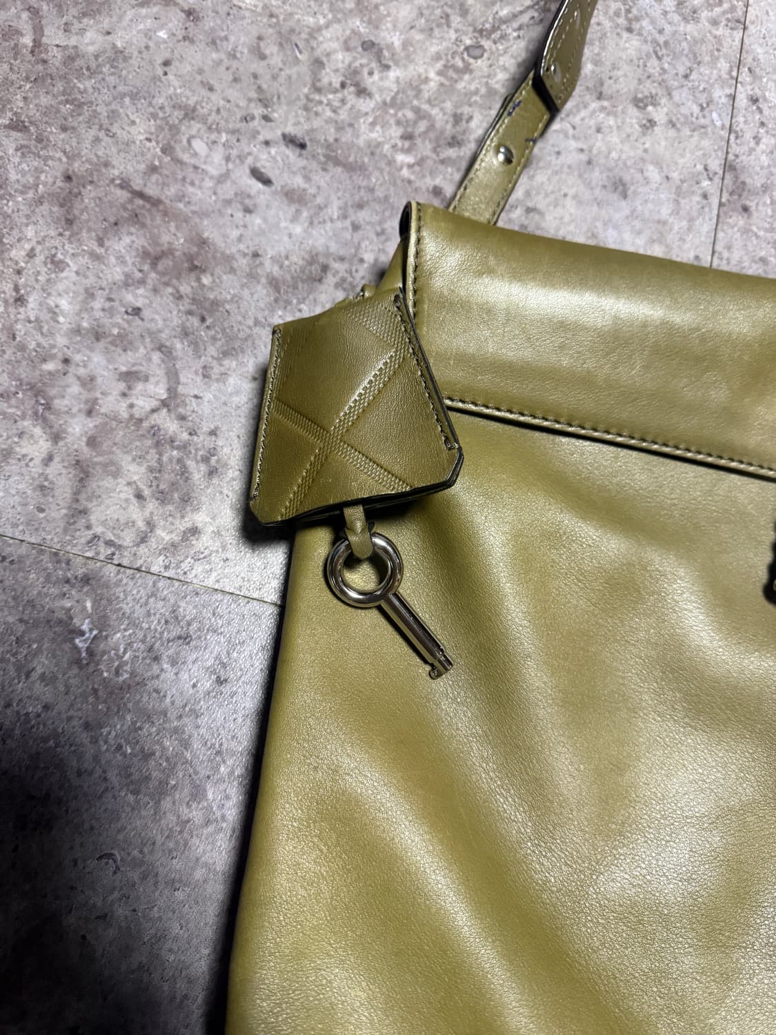 버버리 숄더백 상품이미지3