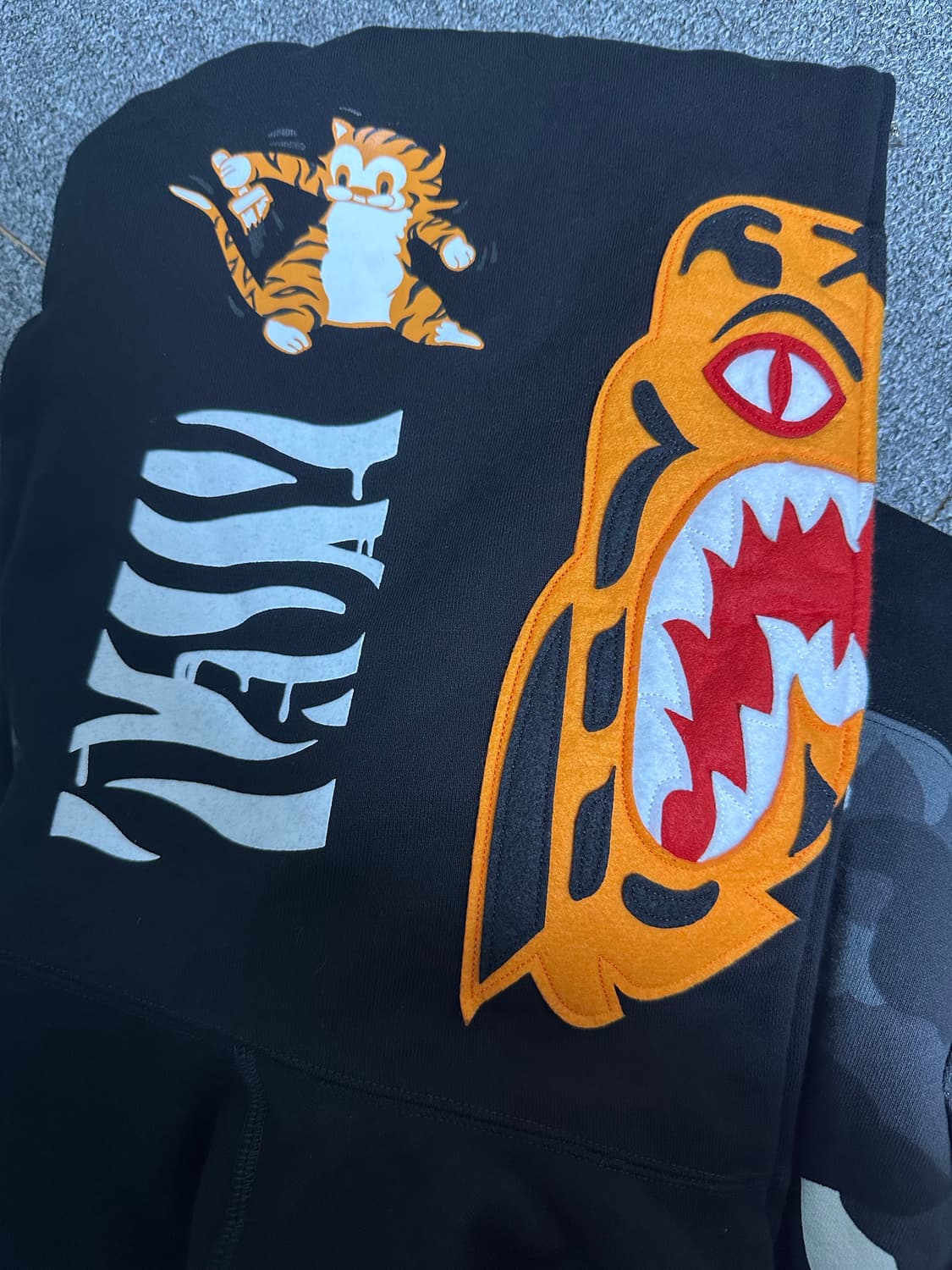 베이프 시티카모 타이거 샤크 후드집업 상품이미지2