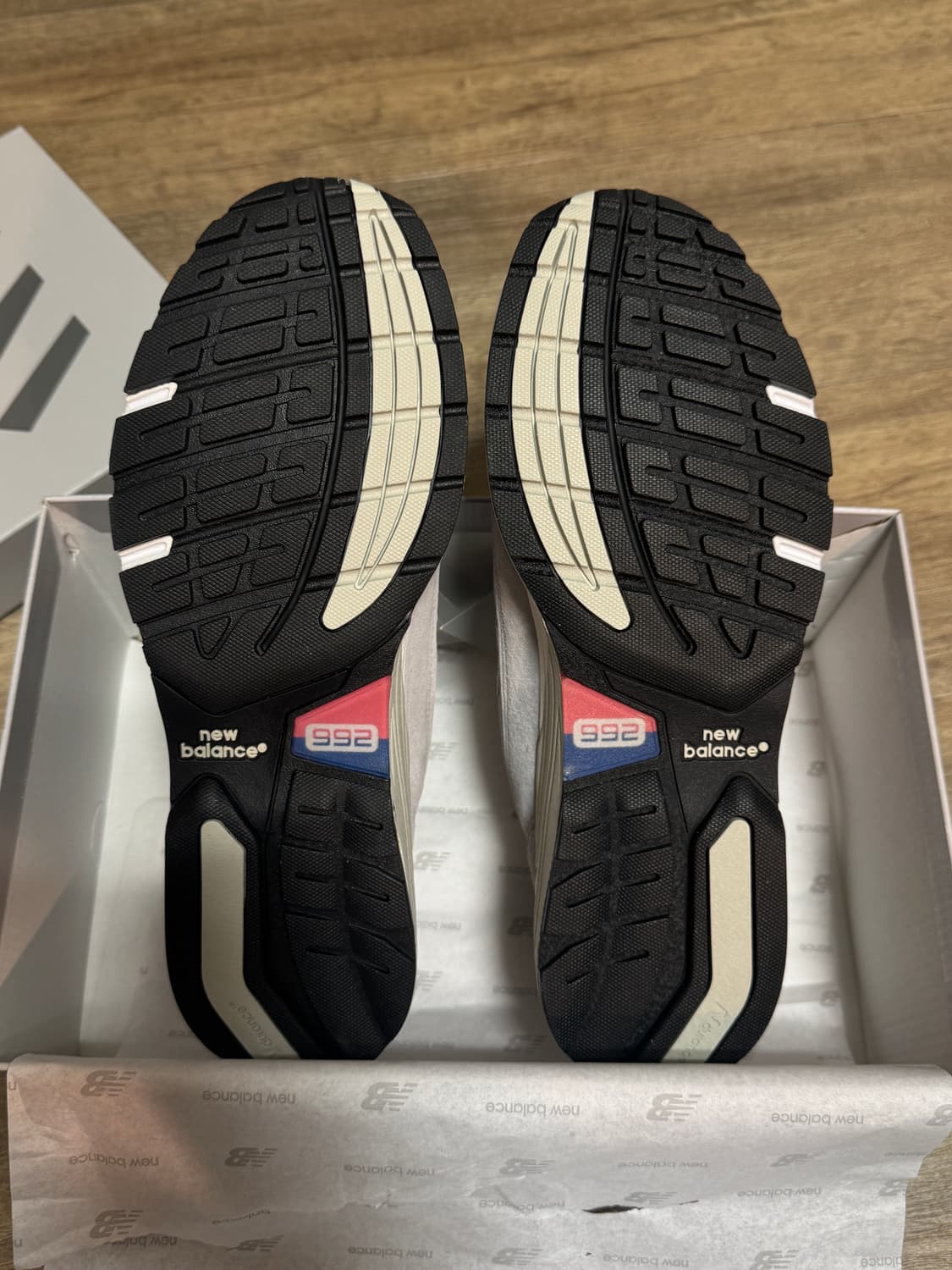 뉴발란스 992 그레이 270 U992GY 상품이미지2