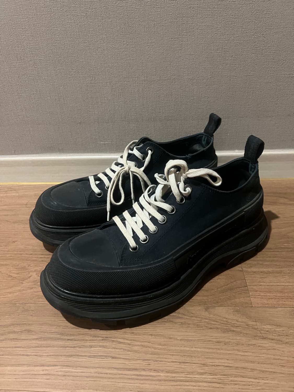 (정품) 알렉산더 맥퀸 스니커즈 42 상품이미지1