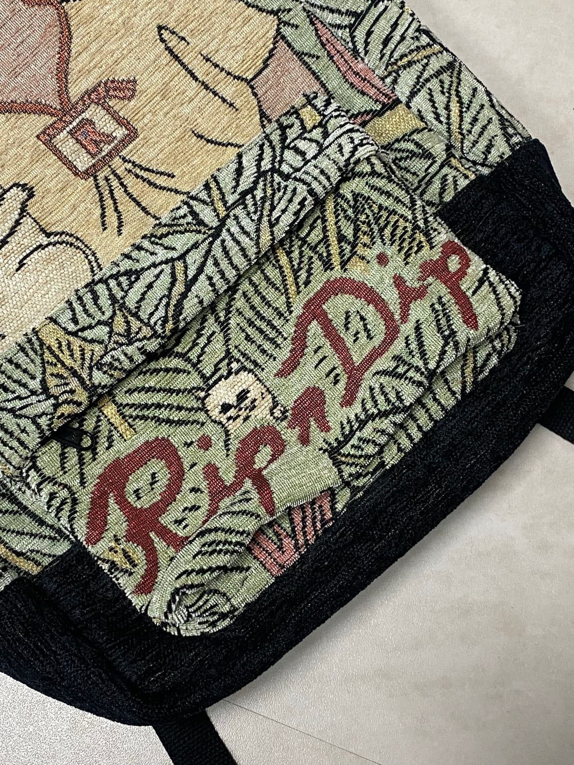 (새상품급) 립앤딥 RIPNDIP 고벨린 자수 백팩 - 유니크 레어템 상품이미지2