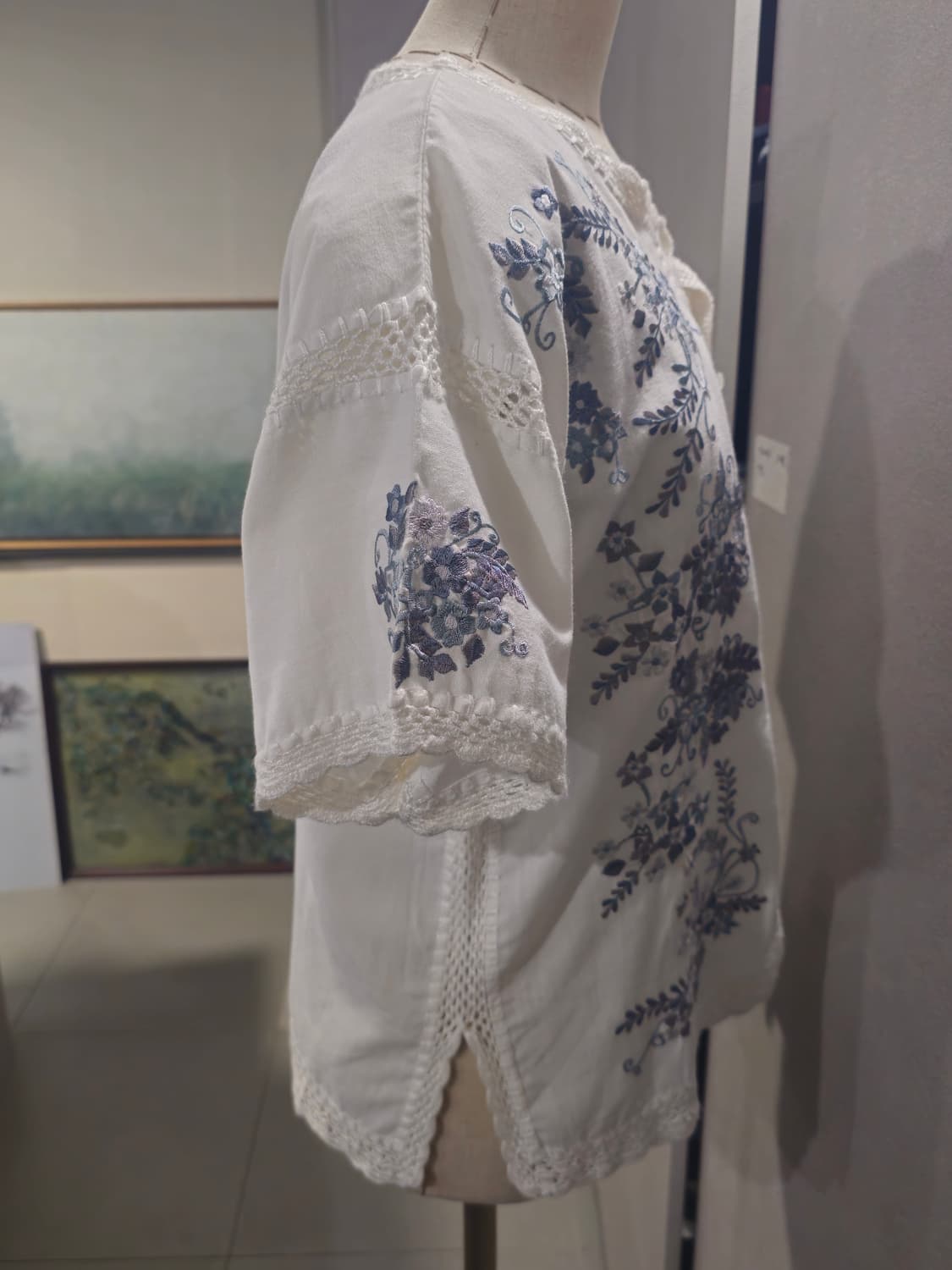 [HAND KNIT] 세오리아 핸드메이드 자수 블라우스 (LL) 상품이미지4