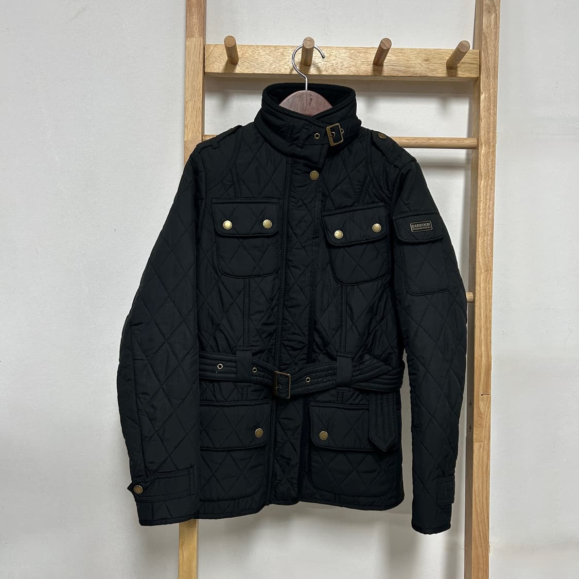 바버 우먼스 인터내셔널 퀼팅 벨티드 자켓 상품이미지2