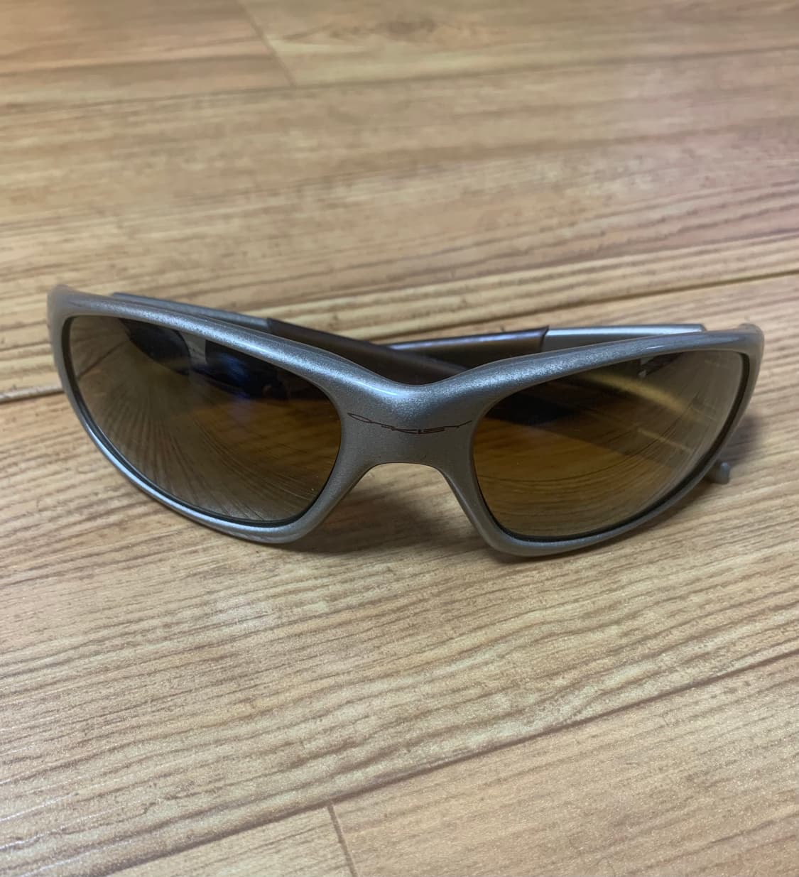 오클리 스트레이트 자켓 1.0 메탈릭 샌드 선글라스 상품이미지1