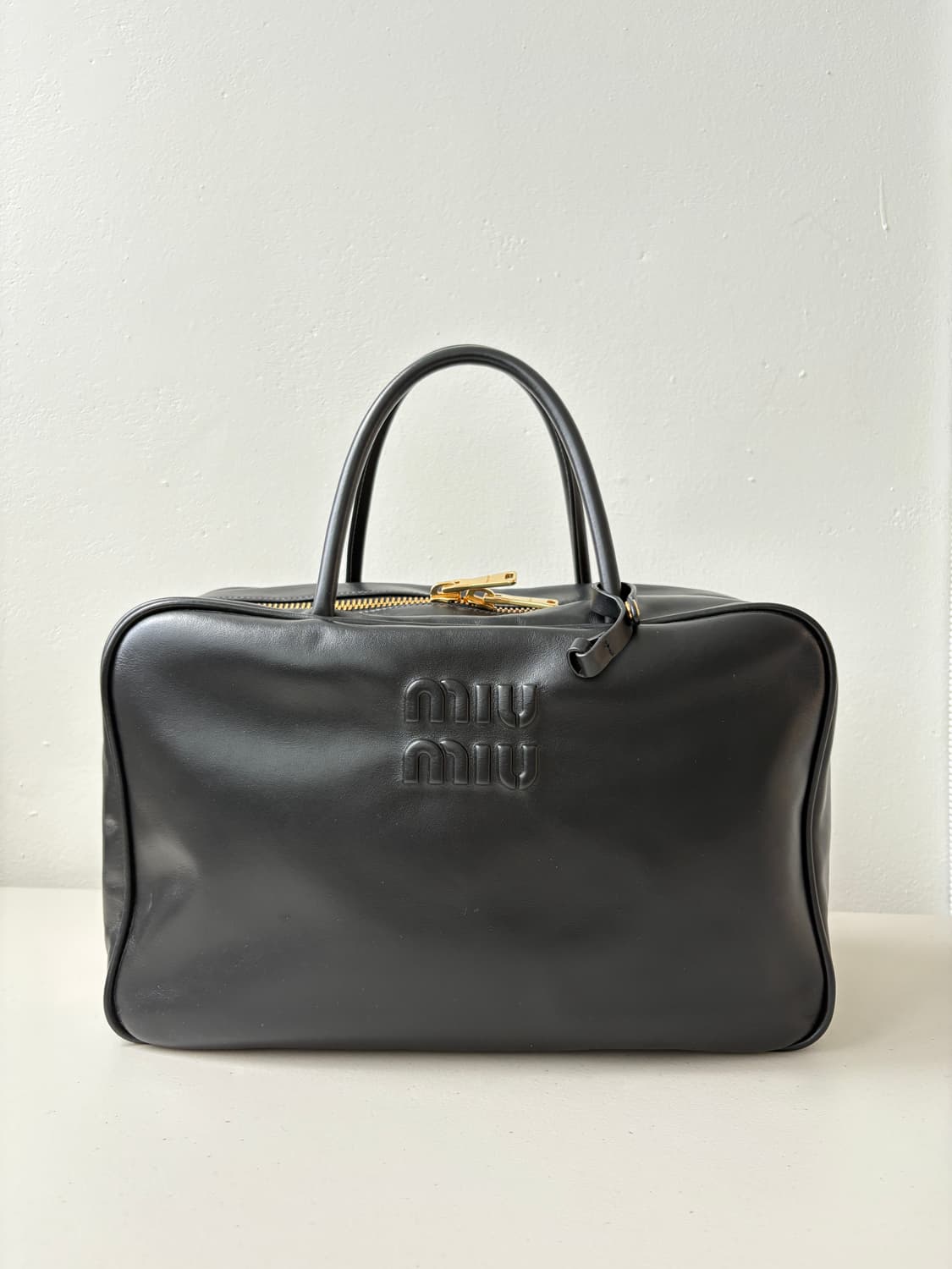 미우미우 보백 블랙 라지 상품이미지1