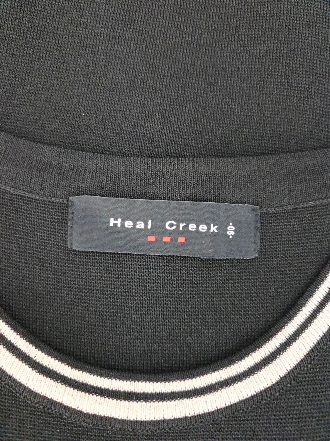 힐크릭(Heal Creek) 블랙 배색 라인 민소매 니트 탑 상품이미지6