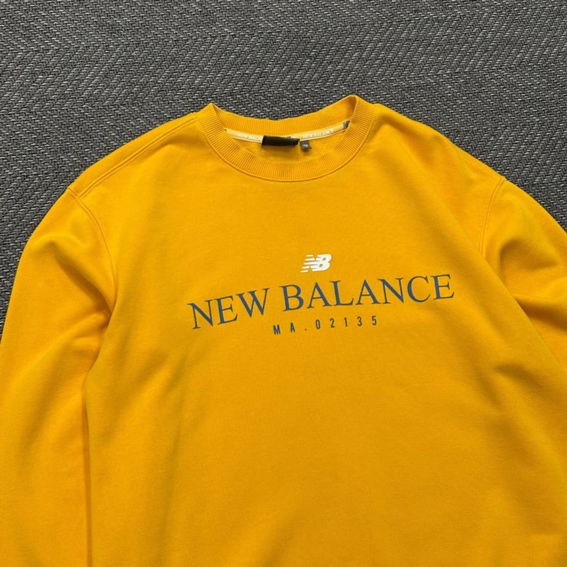 뉴발란스 로고 맨투맨v0423 상품이미지3