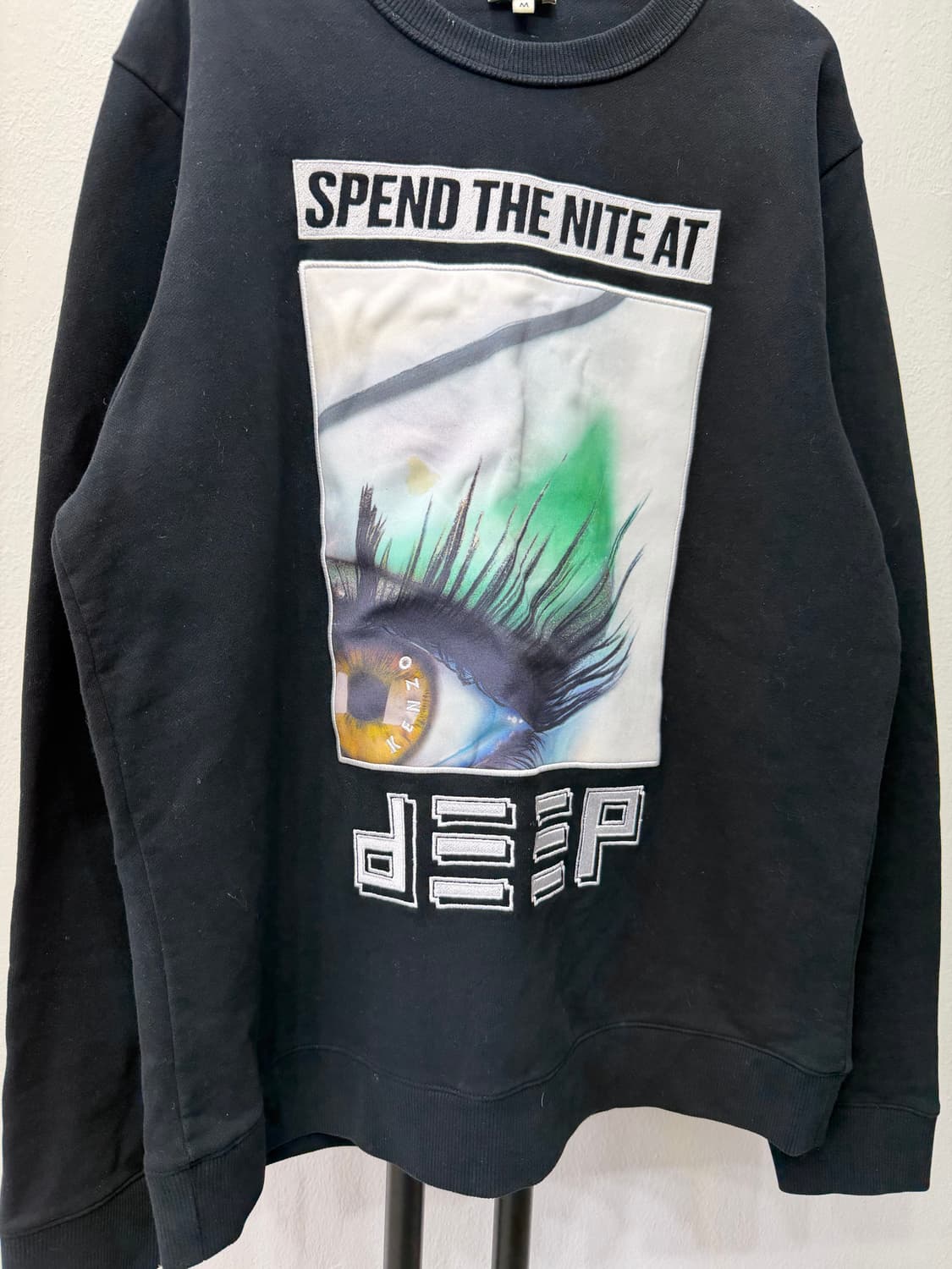 정품) KENZO 겐조 블랙 아이 프린팅 맨투맨 M  상품이미지4