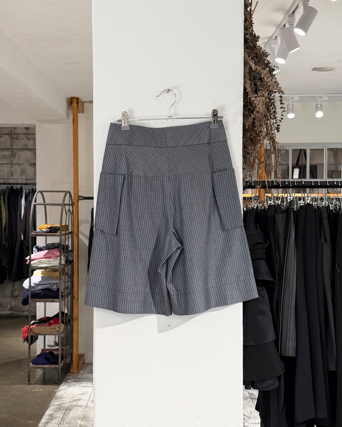 비비안웨스트우드 레드라벨 그레이 스트라이프 하프 팬츠 상품이미지4