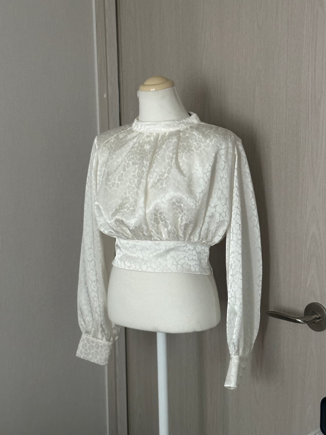 체리퀴리 레오파드 자가드 크롭 블라우스 1사이즈 상품이미지4