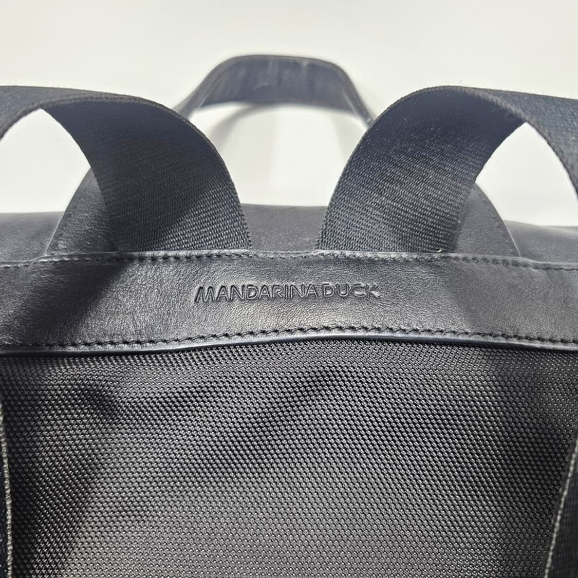 만다리나덕 레더 백팩 상품이미지5