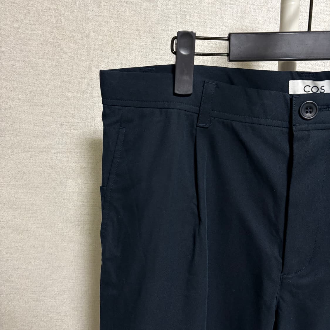 (새제품) 코스 원턱 치노 팬츠 / 네이비, 52(34) 상품이미지4