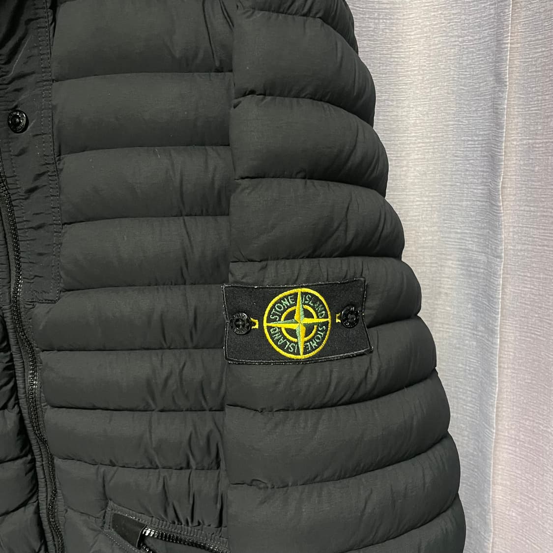 스톤아일랜드 경량패딩  xl 105 매장판 상품이미지3