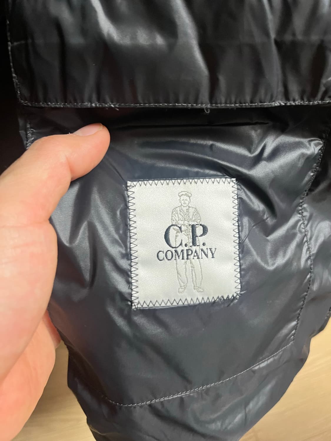 Cp컴퍼니 dd쉘 패딩 52 블랙 상품이미지5