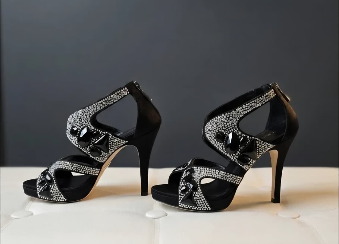 럭셔리 슈콤마보니  블랙 쥬얼 샌들힐 상품이미지1