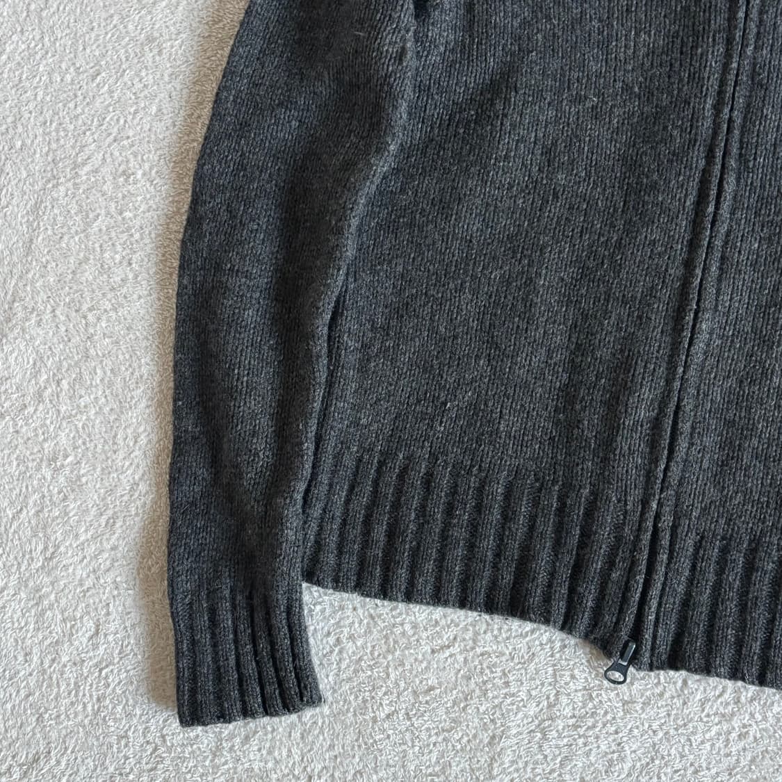 일본빈티지 캘빈클라인 차콜 딱붙 니트집업 상품이미지2