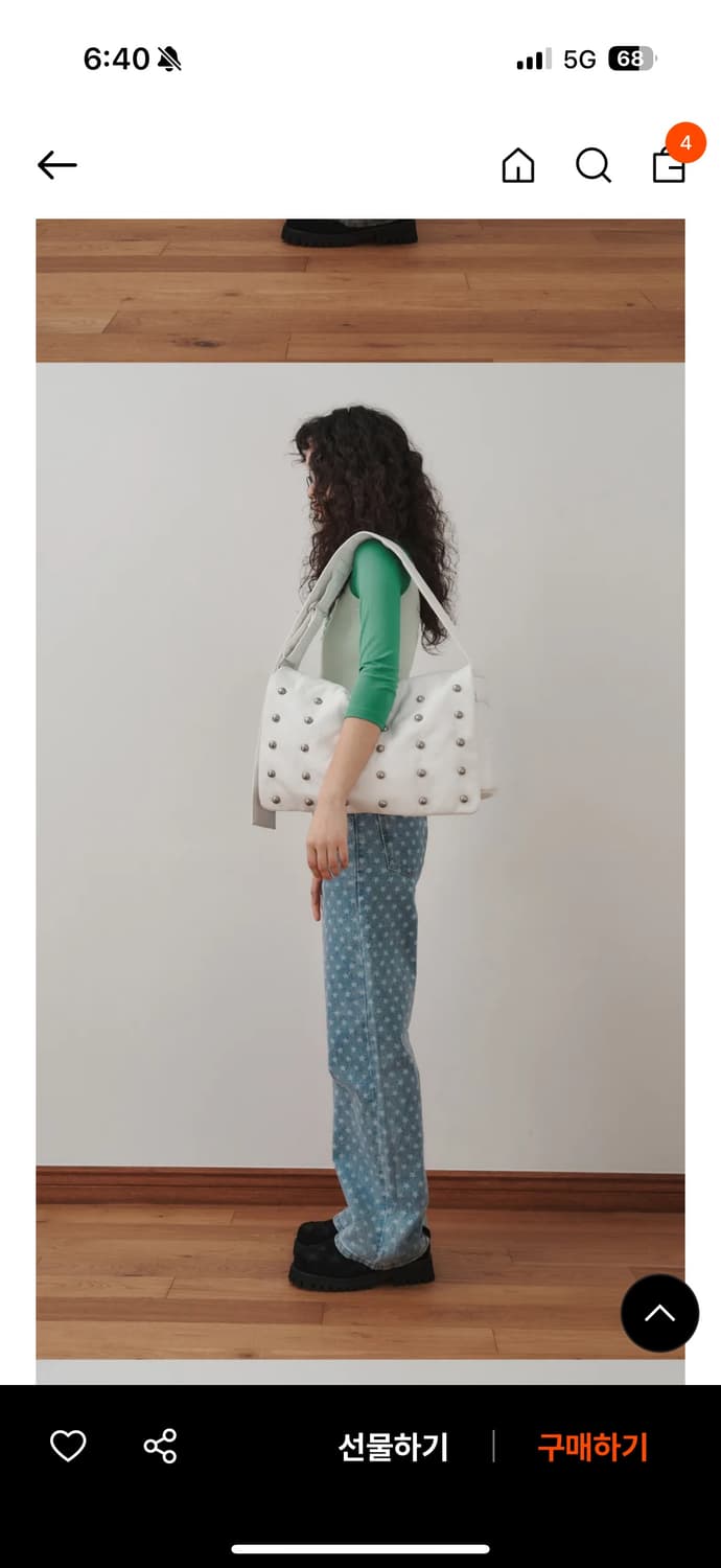 플리즈프로젝트 스터드 레더 메신저백 화이트 상품이미지2