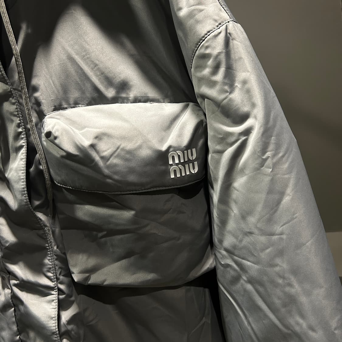 미우미우 테크니컬 패딩 자켓 상품이미지3
