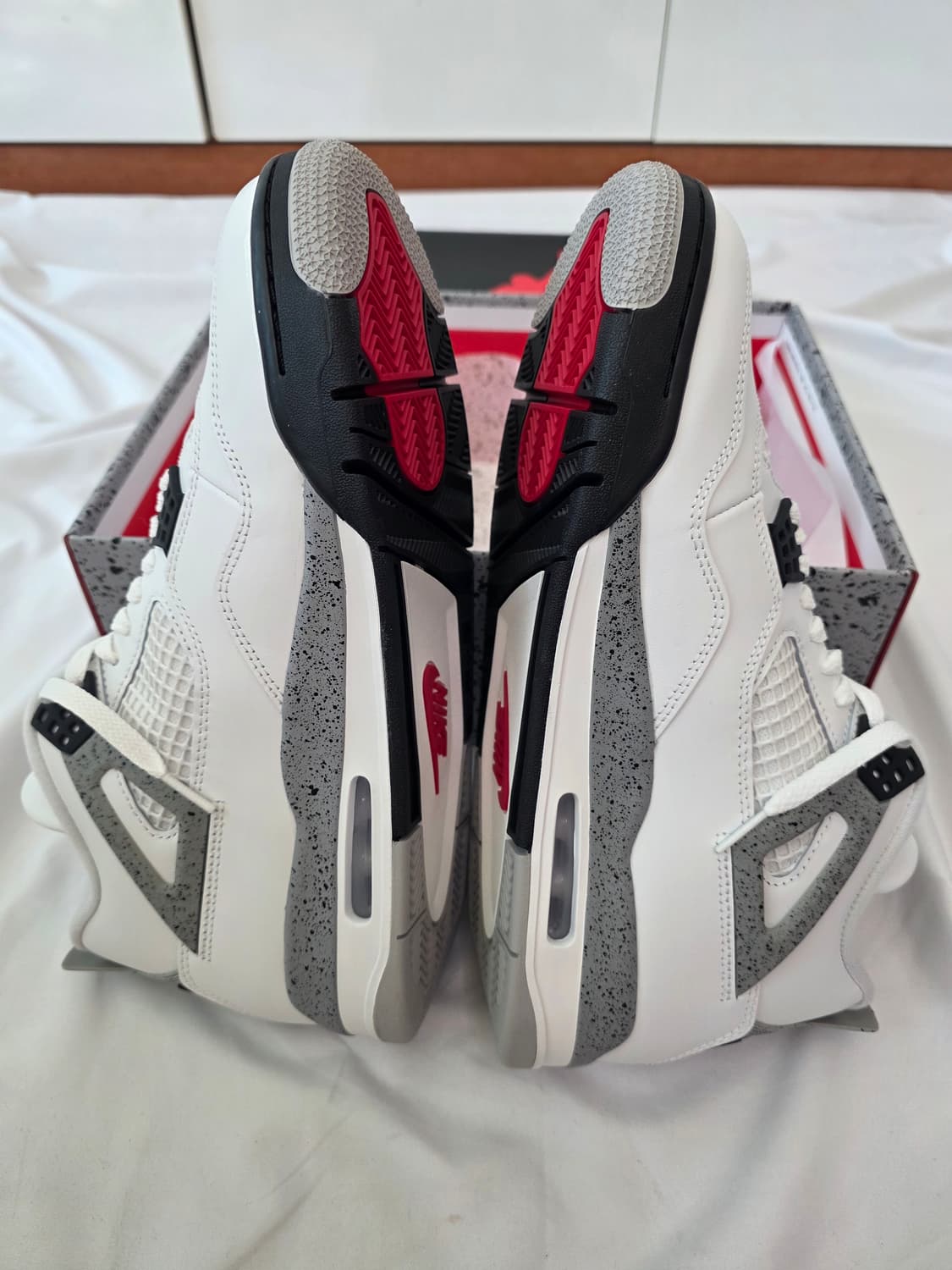 조던 4 레트로 OG 화이트 시멘트 2025 상품이미지3