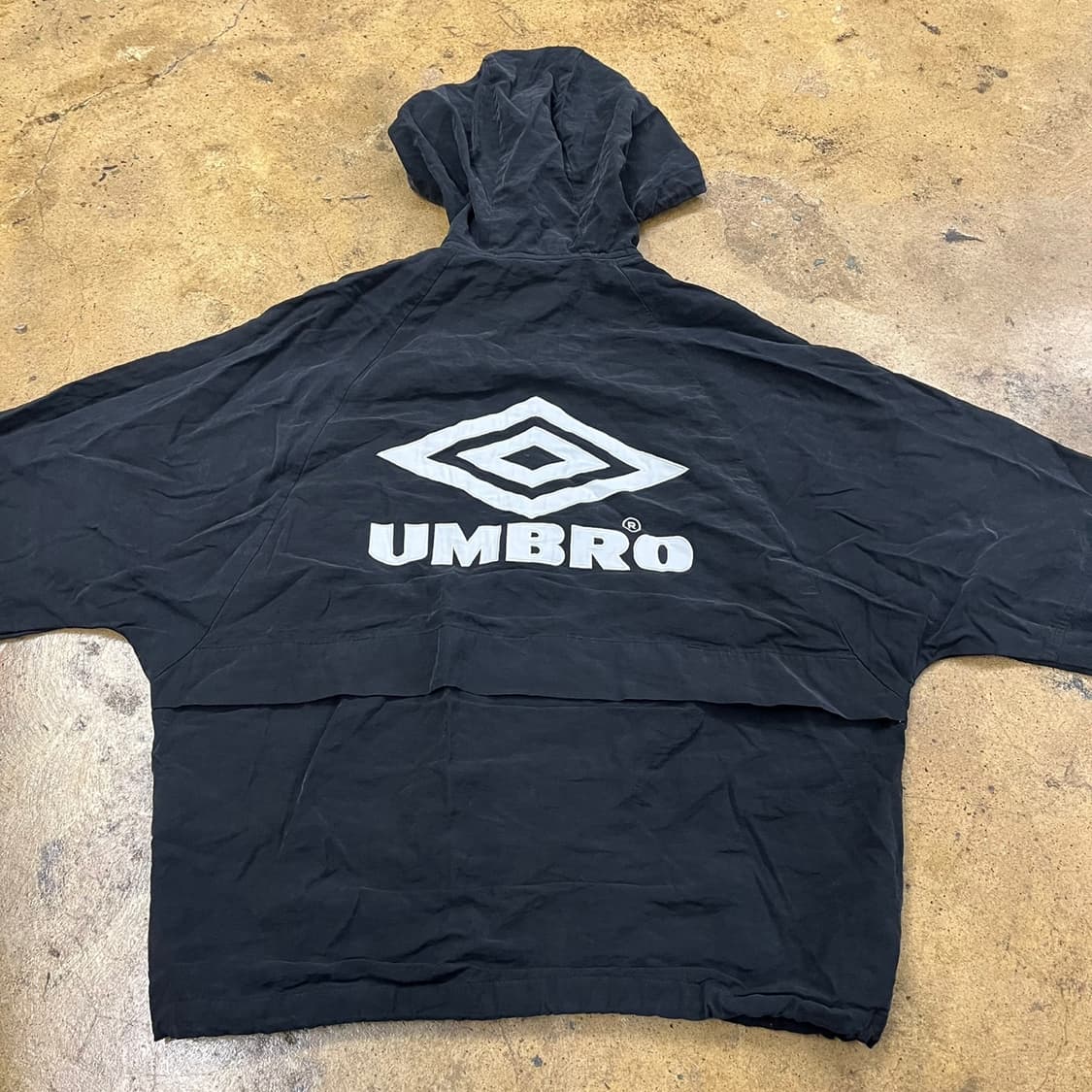 [정품/90,S] 엄브로 블랙 후드 바람막이 자켓 b15 상품이미지4