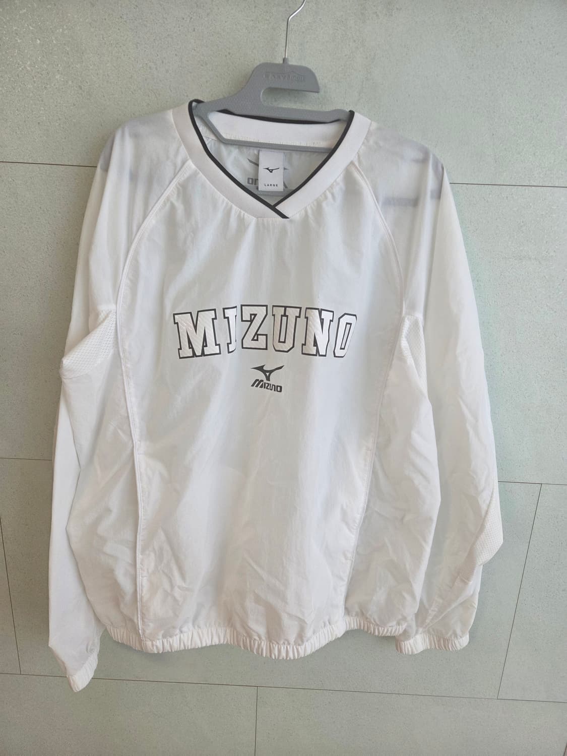 미즈노 남여공용 브이넥 우븐 맨투맨 바람막이 티셔츠(1회착용) 상품이미지1