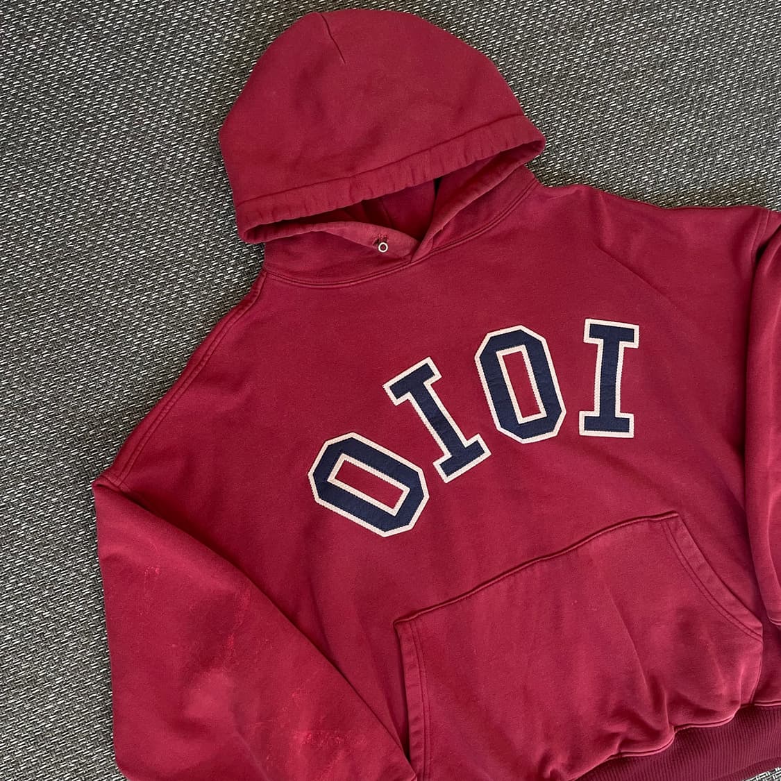 오아이오아이 버건디레드 로고포인트 약기모 후드티 상품이미지3