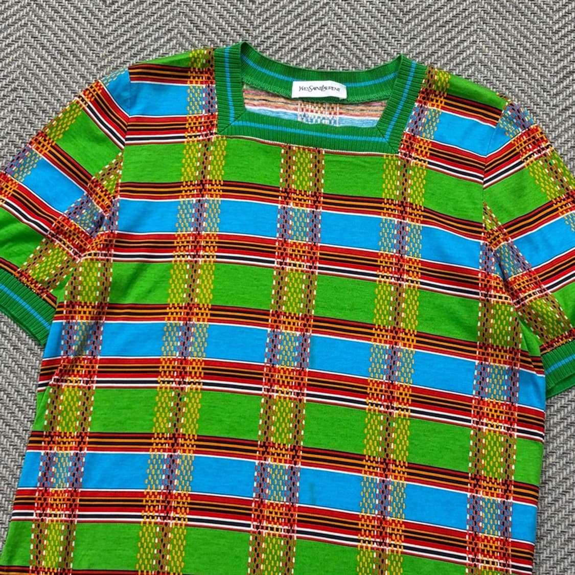 입생로랑 체크패턴 스퀘어넥 티셔츠 v2263 상품이미지3